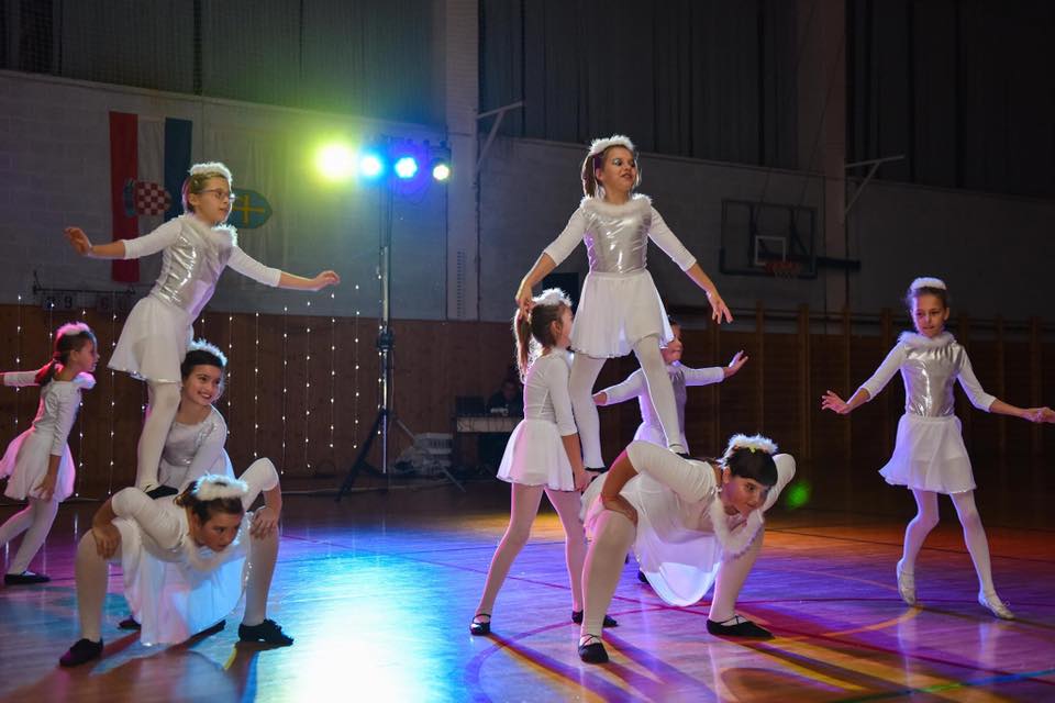 Plesna Božićna čarolija na otoku Pagu