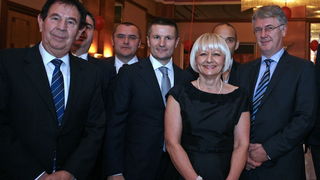 Zagreb, 161110.
U hotelu Westin odrzan je 20. susret CROMA 2010, na kojm su dodijeljene nagrade za najbolje menadzere i poduzetnike u ovoj godini. Dodijeljeno je 14 nagrada i plaketa.
Na slici: Tomislav Antunovic, Ante Todoric, Ljerka Puljic, Damir Kustra Zagreb, 161110.
U hotelu Westin odrzan je 20. susret CROMA 2010, na kojm su dodijeljene nagrade za najbolje menadzere i poduzetnike u ovoj godini. Dodijeljeno je 14 nagrada i plaketa.
Na slici: Tomislav Antunovic, Ante Todoric, Ljerka Puljic, Damir Kustra