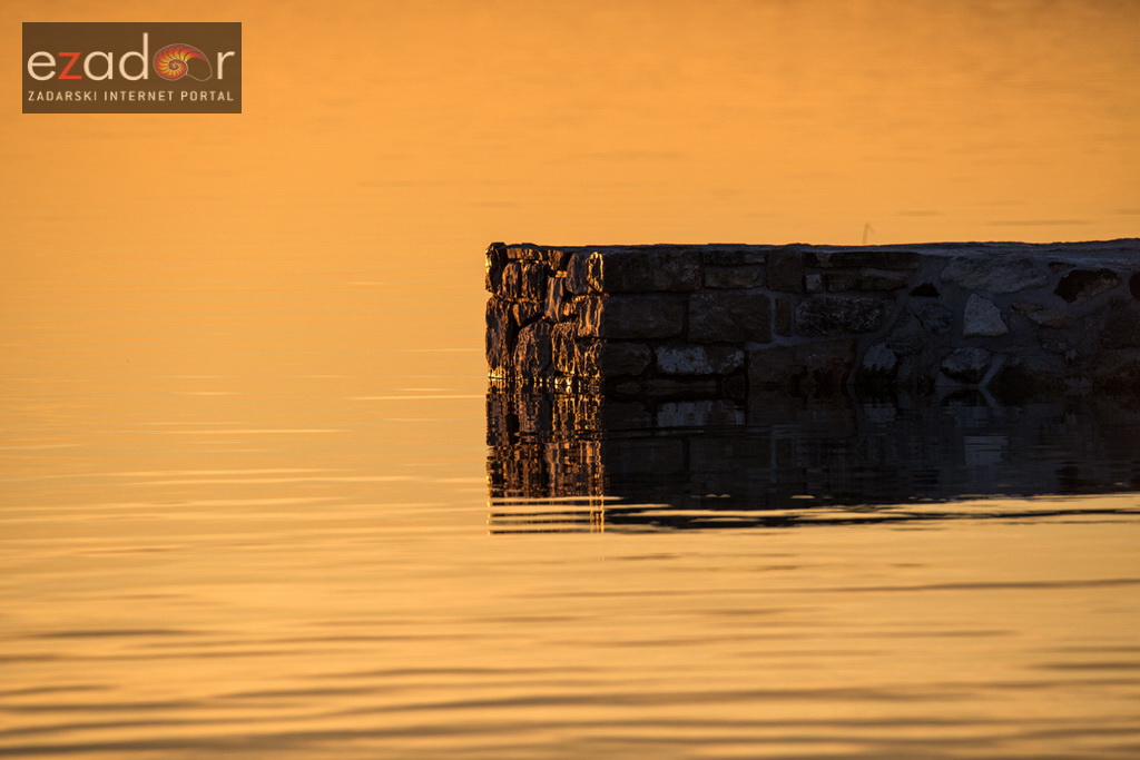 Zlatna nedjeljna zora na Vranskom jezeru