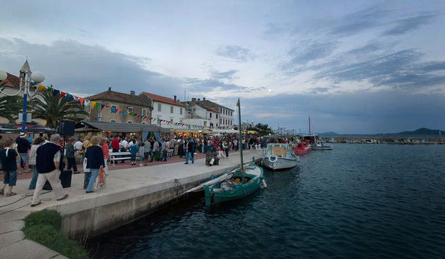 Festival izvorne hrane, pića, gastronomskih delicija, izvornog suvenira i folklora