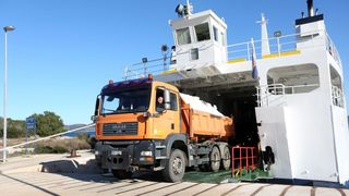Kamioni puni snijega iz Like stigli u Veli Iž za skijašku utrku “Iška kraljica” Kamioni puni snijega iz Like stigli u Veli Iž za skijašku utrku “Iška kraljica”