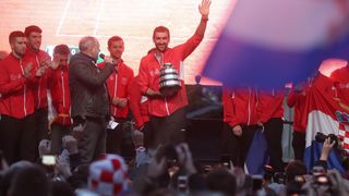 Zlatne tenisače na Trgu bana Josipa Jelačića dočekale tisuće navijača Zlatne tenisače na Trgu bana Josipa Jelačića dočekale tisuće navijača