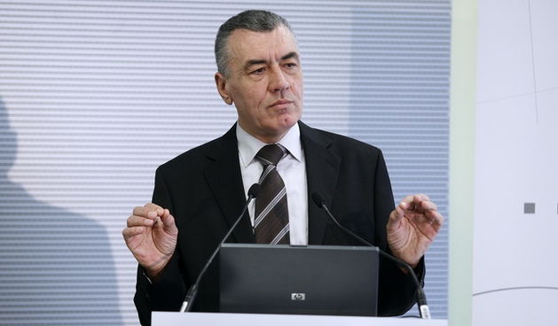 Zagreb, 160210. Park stara Tresnjevka. Edukacijski centar T-HT-a.  Konferencija za novinare T-Hrvatskog Telekoma (HT)na kojoj su predstavljeni rezultati poslovanja za 2009. godinu. Na slici: Izlaganje Ivice Mudrinica. Foto: Goran Mehkek / CROPIX