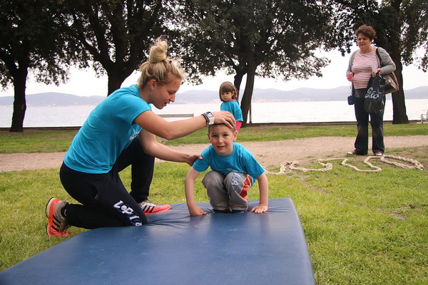Sportska manifestacija za djecu “1000 koraka kroz 1000 ulica” SŠ “Loptica” Sportska manifestacija za djecu “1000 koraka kroz 1000 ulica” SŠ “Loptica”