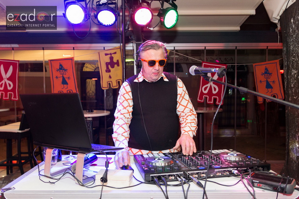 Cafe bar Doma: Povratak u Dolinu ćupova Cafe bar Doma: Povratak u Dolinu ćupova