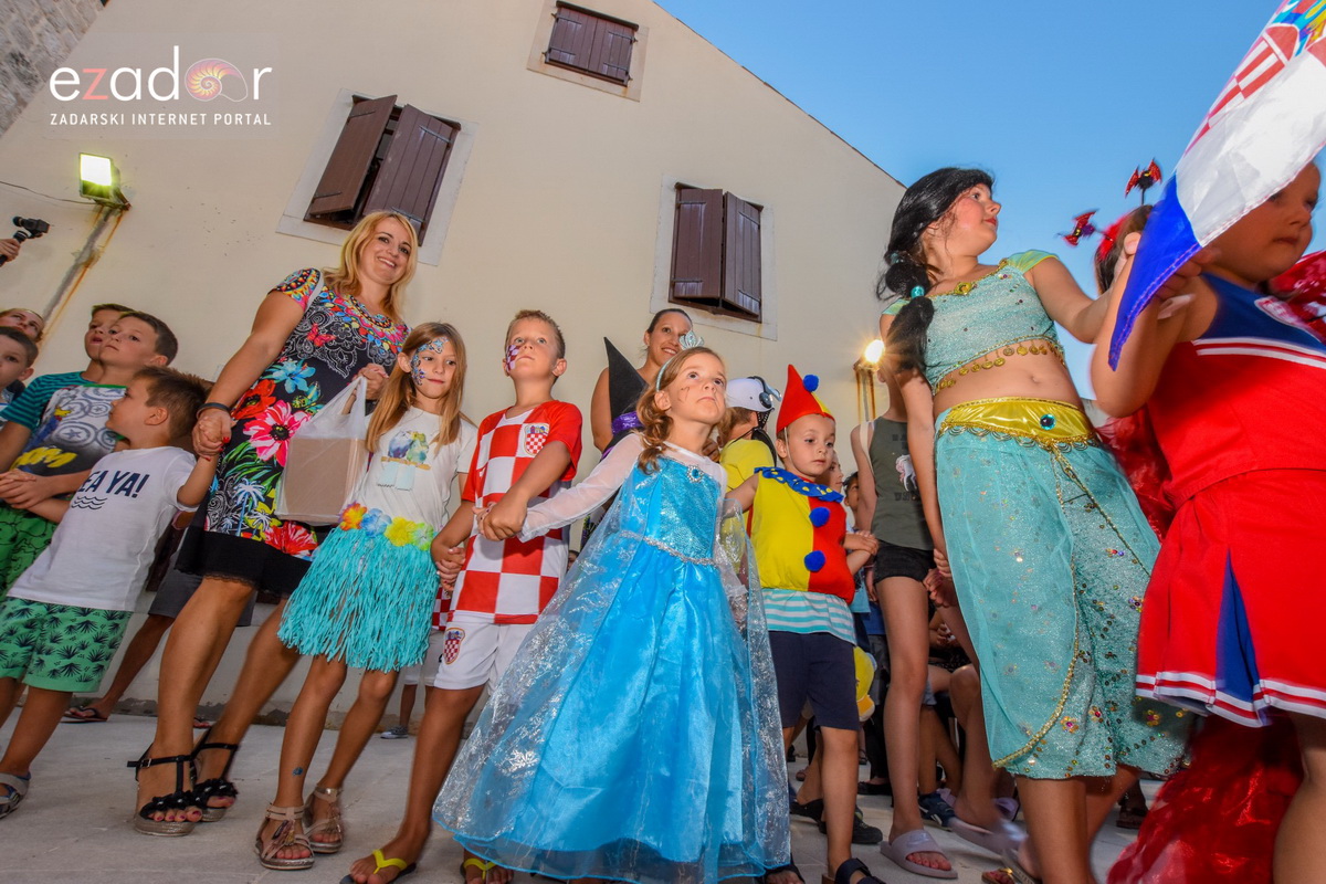 Dječjim karnevalskim danom započeo 59. Paški ljetni karneval