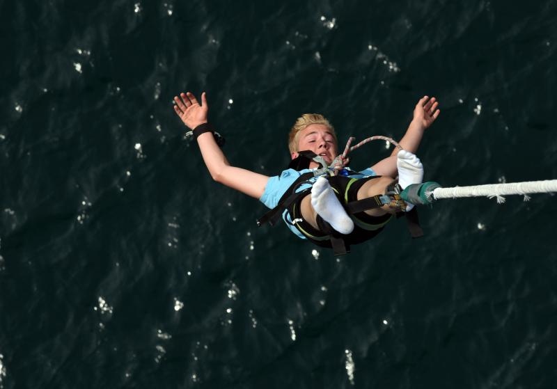 Bungee jumping, atrakcija sa Šibenskoga mosta privlači mnoge domaće i strane turiste