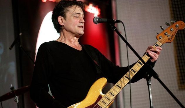 enart , Slovenija – U sportskoj dvorani odrzan koncert na kojem su izmedju ostalih nastupila Srebrna krila. Photo: Zarko Basic/PIXSELL Autor  Zarko Basic/PIXSELL Ključne riječi  pjevac, koncert, Srebrna Krila, Vlado Kalember,