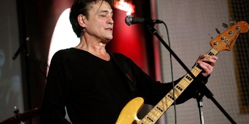 enart , Slovenija – U sportskoj dvorani odrzan koncert na kojem su izmedju ostalih nastupila Srebrna krila. Photo: Zarko Basic/PIXSELL Autor  Zarko Basic/PIXSELL Ključne riječi  pjevac, koncert, Srebrna Krila, Vlado Kalember,