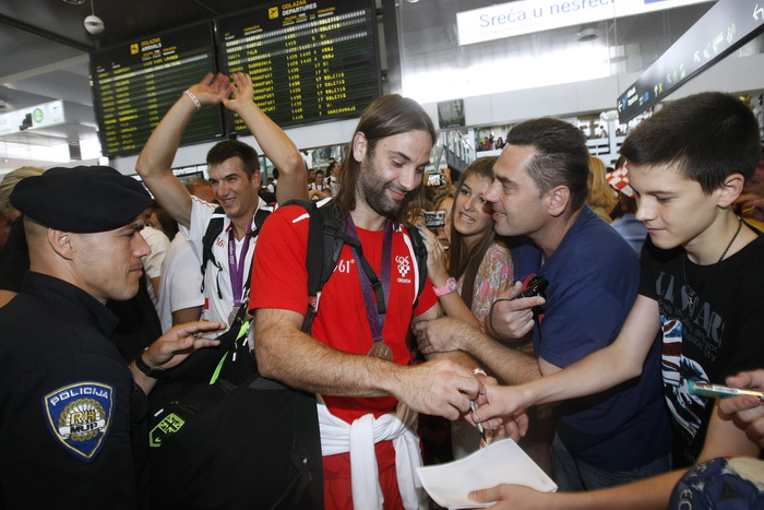 Zagreb, 130812.
Pleso.
Povratak Hrvatske olimpijske delegacije u Zagreb sa Olimpijskih igara u Londonu.
Na fotografiji: Ivano Balic.
Foto: Goran Mehkek / CROPIX Zagreb, 130812.
Pleso.
Povratak Hrvatske olimpijske delegacije u Zagreb sa Olimpijskih igara u Londonu.
Na fotografiji: Ivano Balic.
Foto: Goran Mehkek / CROPIX