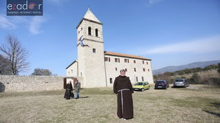 U Donjem Karinu obilježeno sjećanje na rušenje Franjevačkog samostana tijekom VRO Maslenica