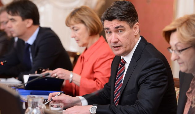 Zagreb, 250413.
Markov trg.
U Banskim dvorima odrzana je redovita sjednica Vlade republike Hrvatske.
Na fotografiji: Zoran Milanovic.
Foto: Goran Mehkek / CROPIX