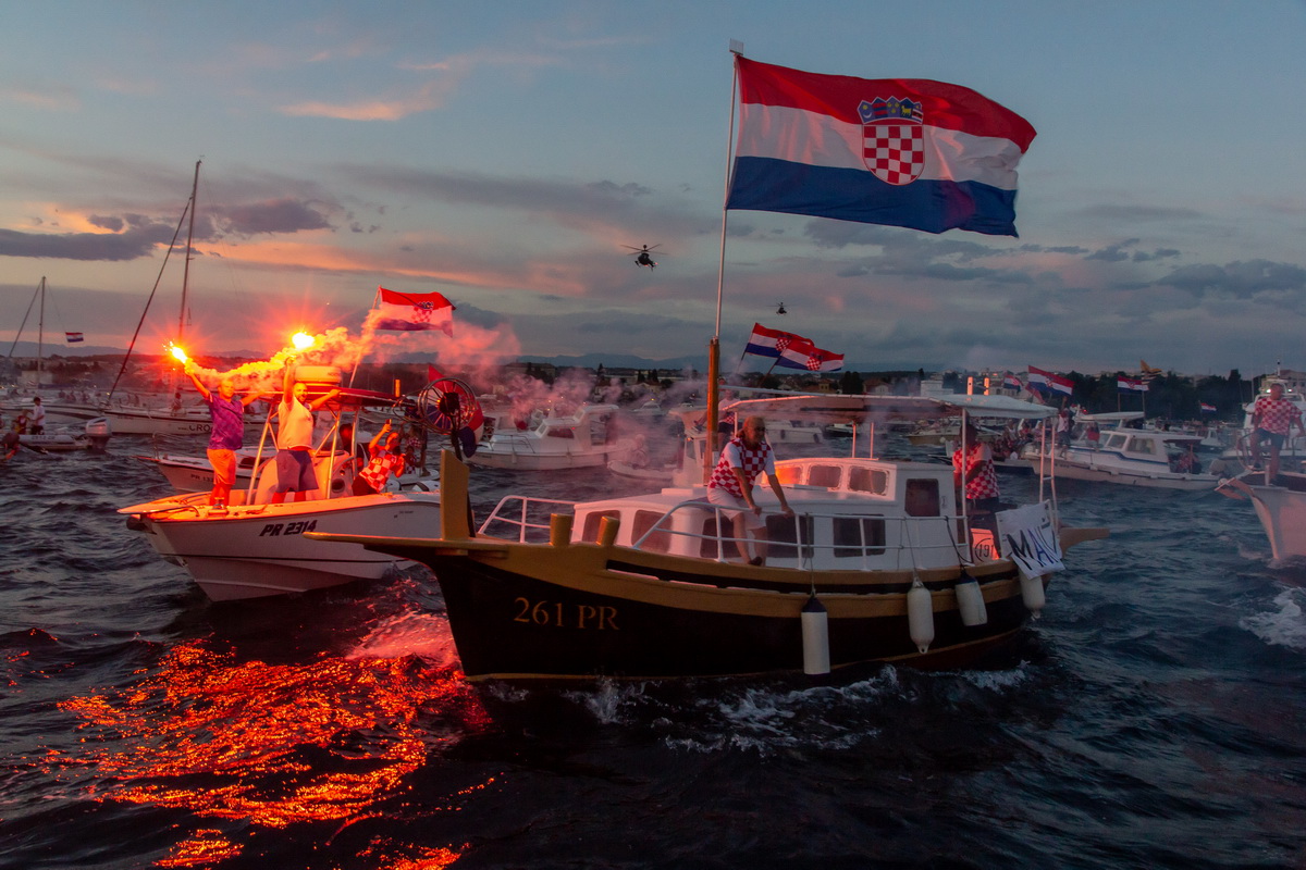 Veličanstven doček četvorice zadarskih Vatrenih od Gradskog mosta do Foruma