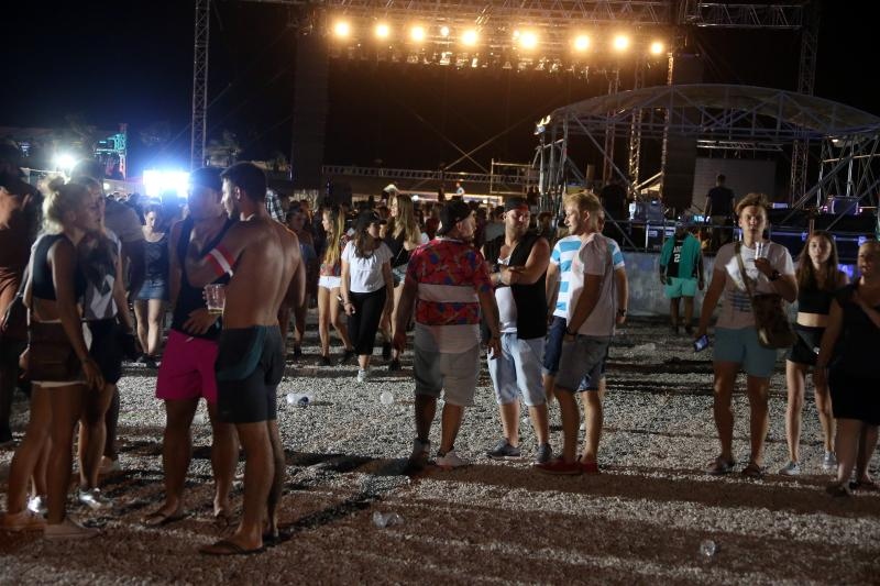 Koncert Chrisa Browna, koji je trebao biti održan na plaži Zrće, zbog jake bure je održan u prepunom klubu Aquarius.  Photo: Dalibor Urukalović/PIXSELL