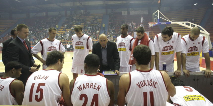 Zagreb, 071011.
Dvorana II Doma Sportova.
Kosarkaska utakmica ABA lige 1. kolo 2011 / 2012, Cedevita – Buducnost.
Na slici: Trener KK Cedevita Drazen Anzulovic i igraci na Time Out-u.
Foto: Nenad Dugi / CROPIX Zagreb, 071011.
Dvorana II Doma Sportova.
Kosarkaska utakmica ABA lige 1. kolo 2011 / 2012, Cedevita – Buducnost.
Na slici: Trener KK Cedevita Drazen Anzulovic i igraci na Time Out-u.
Foto: Nenad Dugi / CROPIX