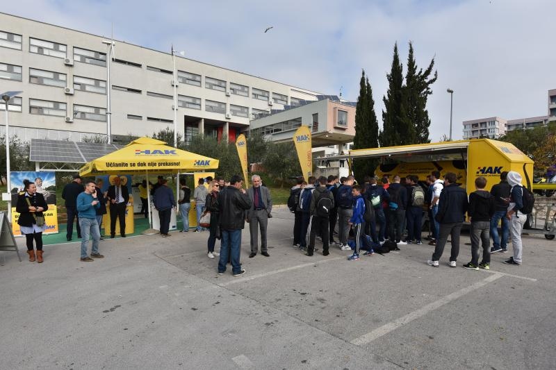 Auto klub Zadar prezentirao simulator prevrtanja i sudara, Foto: Dino Stanin/PIXSELL Auto klub Zadar prezentirao simulator prevrtanja i sudara, Foto: Dino Stanin/PIXSELL