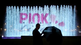 Zagreb: Fontane osvjetljene ružicastom bojom kao podrška oboljelima od rak. Photo: Igor Kralj/PIXSELL Zagreb: Fontane osvjetljene ružicastom bojom kao podrška oboljelima od rak. Photo: Igor Kralj/PIXSELL