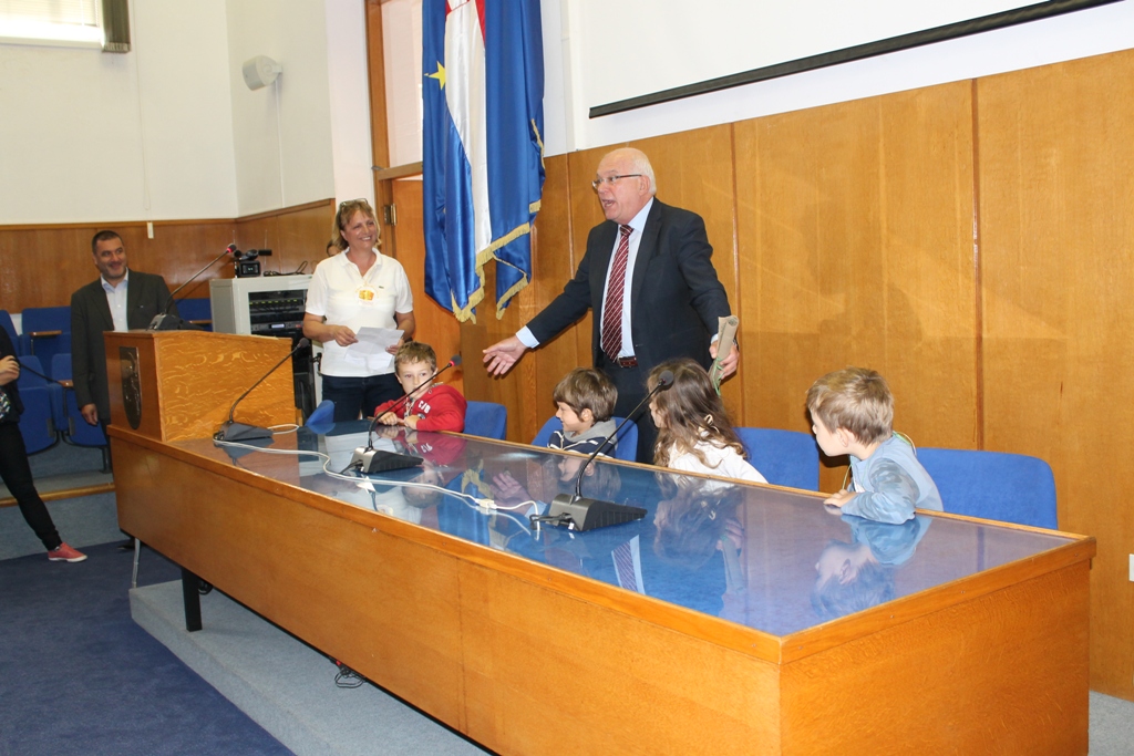 Djeca vrtića Jazine posjetila Gradsku upravu, foto: Grad Zadar Djeca vrtića Jazine posjetila Gradsku upravu, foto: Grad Zadar