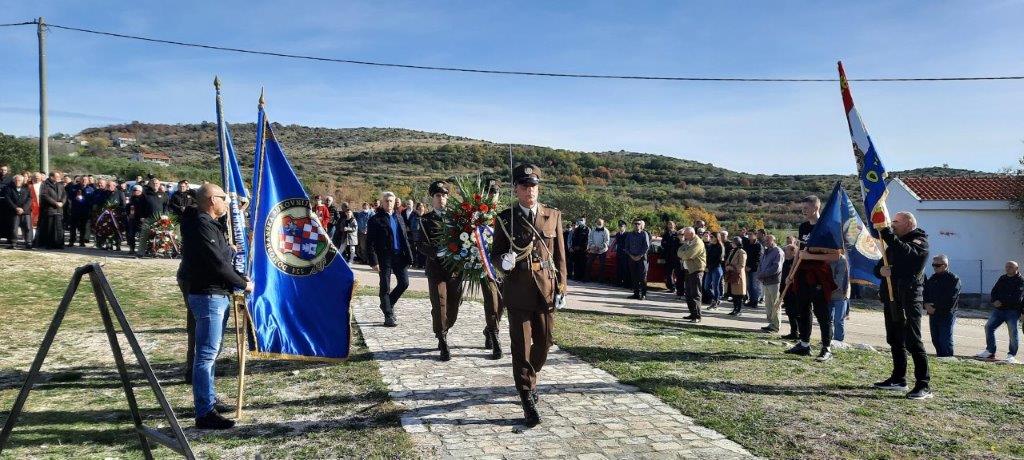 Obilježena 30. obljetnica stradanja civila i branitelja u Nadinu Obilježena 30. obljetnica stradanja civila i branitelja u Nadinu