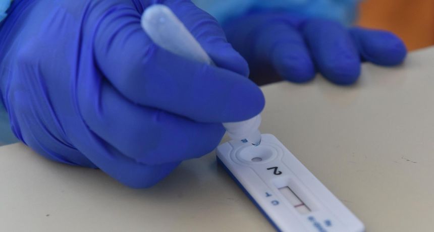 Koronavirus ilustracija, test, antigenski test, testiranje Koronavirus ilustracija, test, antigenski test, testiranje