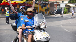 Spektakularni defile vespaša, foto: Vinko Pešić Spektakularni defile vespaša, foto: Vinko Pešić