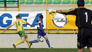 Pula,020411.
Prva HNL na stadionu Aldo Dorsina u Puli izmedju NK Istra 1961 i NK Zadar.
 Prva utakmica Igora Pamica otkako je ponovo trener Istre. Na fotografiji: 14, Dalibor Pauletic i 22, Antonio Mrsic.
Foto: Srecko Niketic / CROPIX
