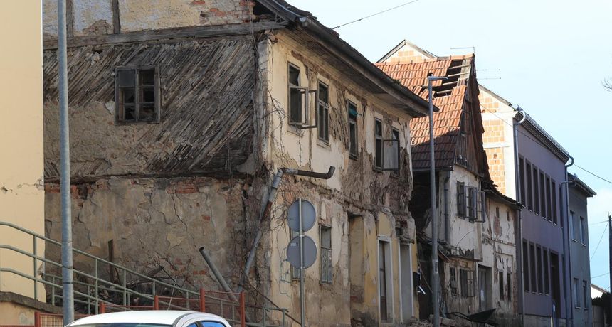 Potres u Petrinji osjetio se u cijeloj Hrvatskoj Potres u Petrinji osjetio se u cijeloj Hrvatskoj