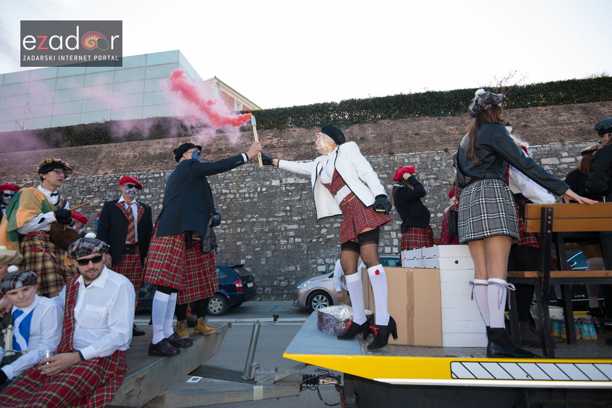 Zadarski karneval 2018: Povorka maškaranih skupina od Gradskih vrata preko Foruma do Narodnog trga Zadarski karneval 2018: Povorka maškaranih skupina od Gradskih vrata preko Foruma do Narodnog trga