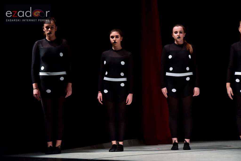 Predstava “Odgojoj” Plesne udruge Gesta u HNK Zadar