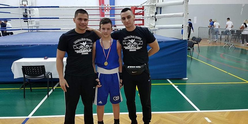 Zlatni Vice Radonić s trenerima BK Diabolik Zlatni Vice Radonić s trenerima BK Diabolik