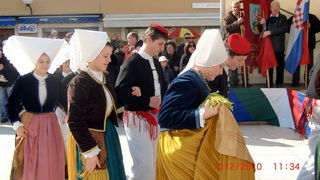 Zadarski karneval 2010: KUD “Druzina” Pag na Narodnom trgu