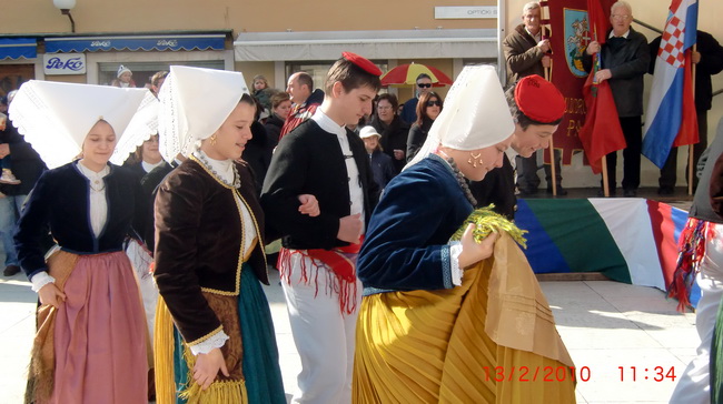 Zadarski karneval 2010: KUD “Druzina” Pag na Narodnom trgu