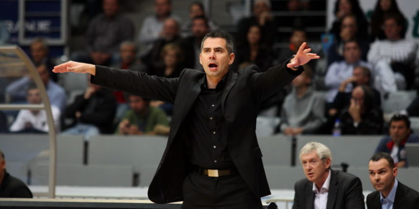 Zadar, 101112.
Dvorana Kresimira Cosica.
Kosarkaska utakmica 8. kolo ABA lige, KK Zadar – KK Igokea.
Na slici trener zadra Ante Nazor.
Foto: Jure Miskovic / CROPIX Zadar, 101112.
Dvorana Kresimira Cosica.
Kosarkaska utakmica 8. kolo ABA lige, KK Zadar – KK Igokea.
Na slici trener zadra Ante Nazor.
Foto: Jure Miskovic / CROPIX