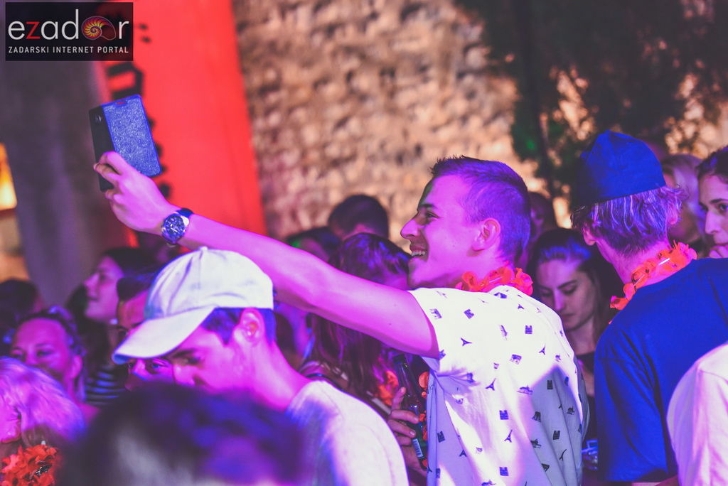 Connect @ Teatro bar & Zlatni kutić Connect @ Teatro bar & Zlatni kutić