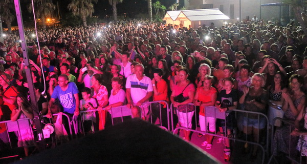 Virsko ljeto 2016: Tomislav Bralić i klapa Intrade oduševili 12 tisuća obožavatelja na virskoj rivi Virsko ljeto 2016: Tomislav Bralić i klapa Intrade oduševili 12 tisuća obožavatelja na virskoj rivi