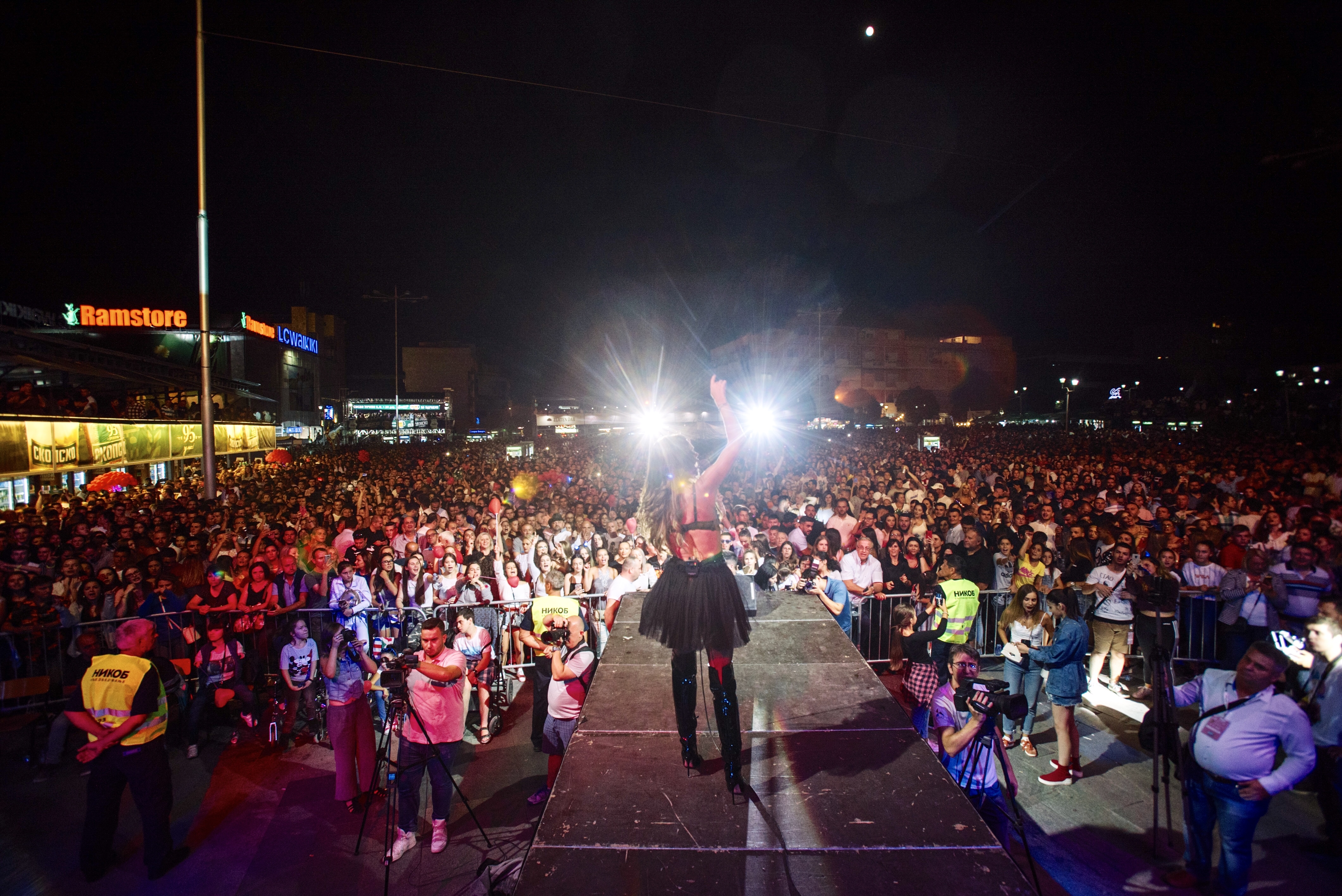 Severina spektakularnim koncertom oduševila 50 tisuća Makedonaca