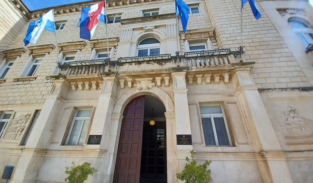 Grad Zadar ilustracija, gradska uprava i Narodni trg, kafić, gradska straža, zadrani, most