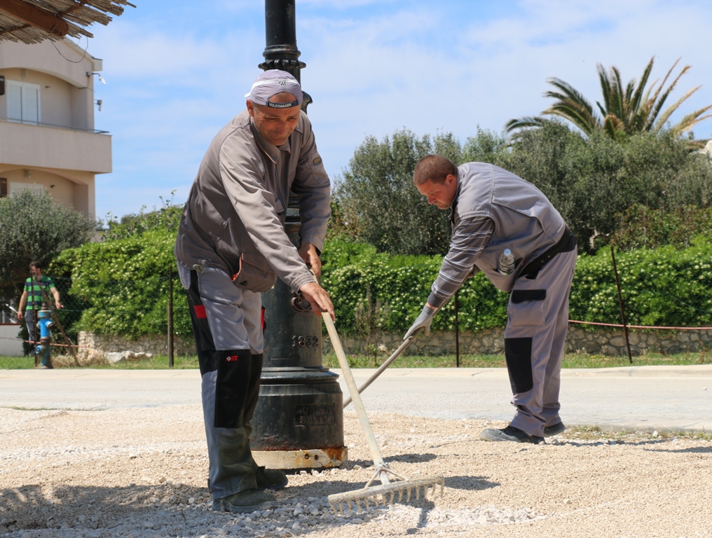 Vir: Radovi na postavljanju javne rasvjete i asfaltiranju prometnica Vir: Radovi na postavljanju javne rasvjete i asfaltiranju prometnica