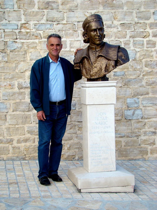 U Buliću otkriveno poprsje don Petra Nakića, foto: Marko Ledenko U Buliću otkriveno poprsje don Petra Nakića, foto: Marko Ledenko