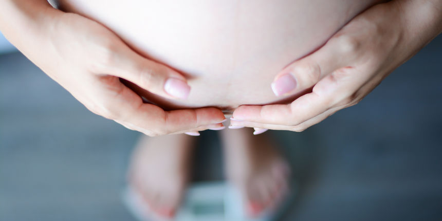 Težina – pretile žene će češće začeti blizance od onih normalne težine. Višak masti dovodi do povećane razine estrogena koja može dovesti do prekomjerne stimulacije jajnika Težina – pretile žene će češće začeti blizance od onih normalne težine. Višak masti dovodi do povećane razine estrogena koja može dovesti do prekomjerne stimulacije jajnika