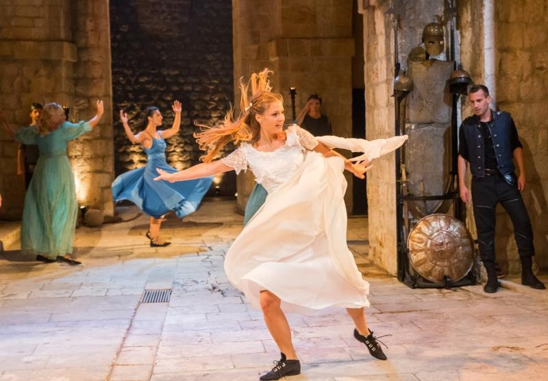 Povodom obiljezavanja 400. godina smrti Williama Shakespearea premijerno je izveden Othello, tragedija Williama Shakespearea u režiji Ivice Boban i s Draganom Despotom kao Othellom