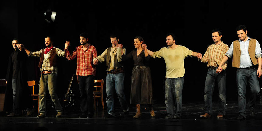 Zadar, 21.01.2013. snimio: Nenad Marčev 
TEATAR EXIT, Zagreb
Saša Anočić
KAUBOJI
redatelj: Saša Anočić
igraju: Živko Anočić, Matija Antolić, 
Hrvoje Barišić, Krunoslav Klabučar, 
Rakan Rushaidat, Radovan Ruždjak i Ivana Rushaidat 
izvan pre