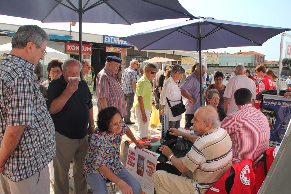 Nacionalna društva Crvenog križa diljem svijeta, potaknuta inicijativom Međunarodne federacije društava Crvenog križa i Crvenog polumjeseca (IFRC), obilježila su i ove godine Svjetski dan prve pomoći. Ovo je bila još jedna prilika da se ukaže na važnost p Nacionalna društva Crvenog križa diljem svijeta, potaknuta inicijativom Međunarodne federacije društava Crvenog križa i Crvenog polumjeseca (IFRC), obilježila su i ove godine Svjetski dan prve pomoći. Ovo je bila još jedna prilika da se ukaže na važnost p
