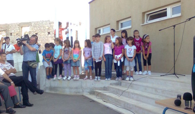 Otvorena nova škola u Tinju, foto: R. Zd