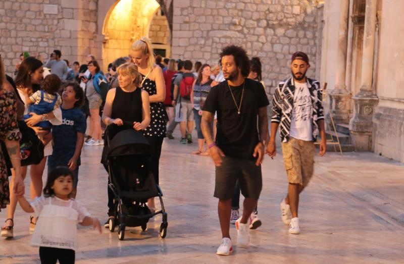Nogometaš Reala Marcelo s obitelji ljetuje u Dubrovniku Nogometaš Reala Marcelo s obitelji ljetuje u Dubrovniku