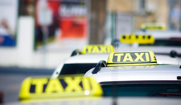 Prosvjed taksista na autobusnom kolodvoru (foto:Saša Čuka)