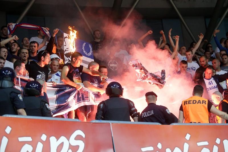 Intervencija policije na tribini s navijačima Zadra na utakmici Cibone i Zadra (80-71). Photo: Goran Stanzl/PIXSELL Intervencija policije na tribini s navijačima Zadra na utakmici Cibone i Zadra (80-71). Photo: Goran Stanzl/PIXSELL