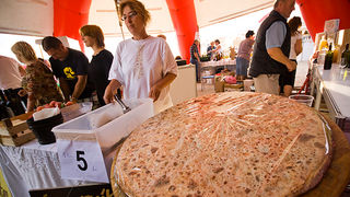“Kupujmo hrvatsko” i “Vrijedne ruke” (foto:Saša Čuka) “Kupujmo hrvatsko” i “Vrijedne ruke” (foto:Saša Čuka)
