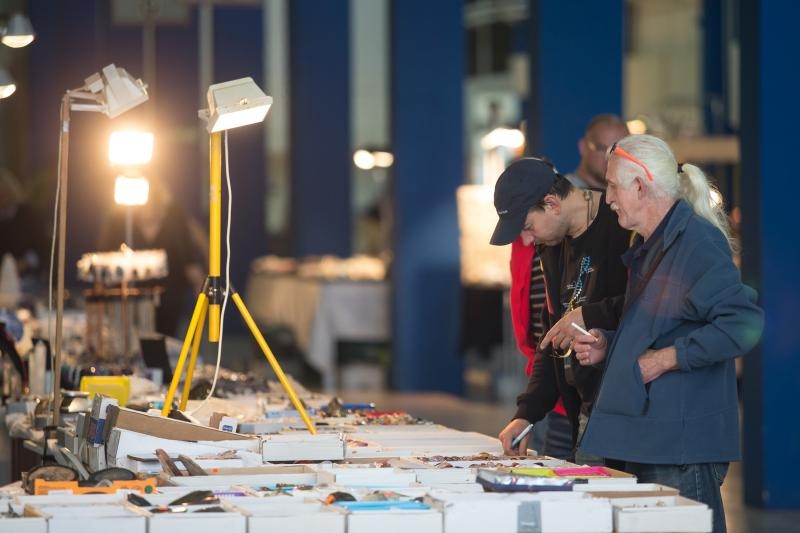 U Domu sportova odrzava se 18. Medjunarodni sajam dragog i poludragog kamenja – Mineral Expo Zagreb. Kao i svake godine razni medjunarodni izlagaci ponudili su posjetiteljima nakit i ukrasne predmete od dragog i poludragog kamenja, bisera i koralja, te ne U Domu sportova odrzava se 18. Medjunarodni sajam dragog i poludragog kamenja – Mineral Expo Zagreb. Kao i svake godine razni medjunarodni izlagaci ponudili su posjetiteljima nakit i ukrasne predmete od dragog i poludragog kamenja, bisera i koralja, te ne