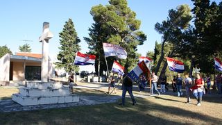 Koracima nade u istinu